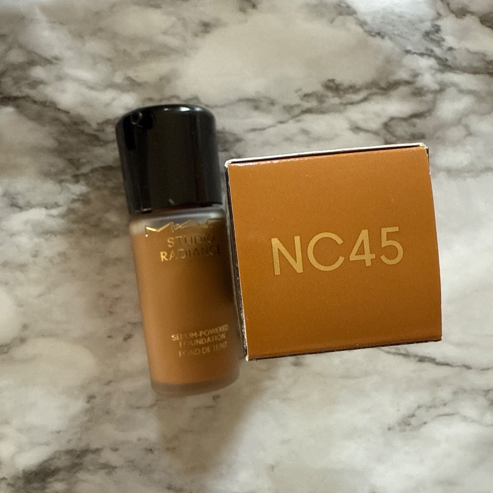 MAC COSMETICS STUDIO RADIANCE FOUNDATION: NC45 - Picture 2 of 3